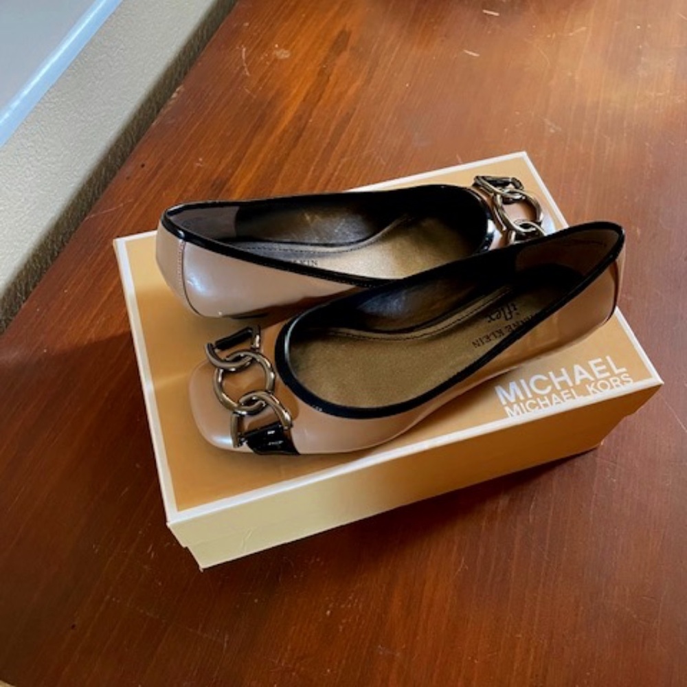 New in a Michael Kors box Ann Klein iFlex    Size 6